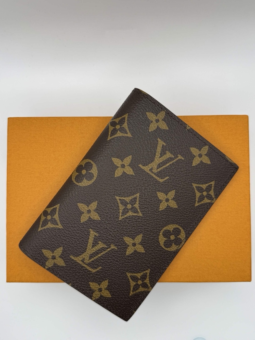 Pre-Owned Louis Vuitton Brown Monogram M64502 Passport Cover - Picture 5 of 5